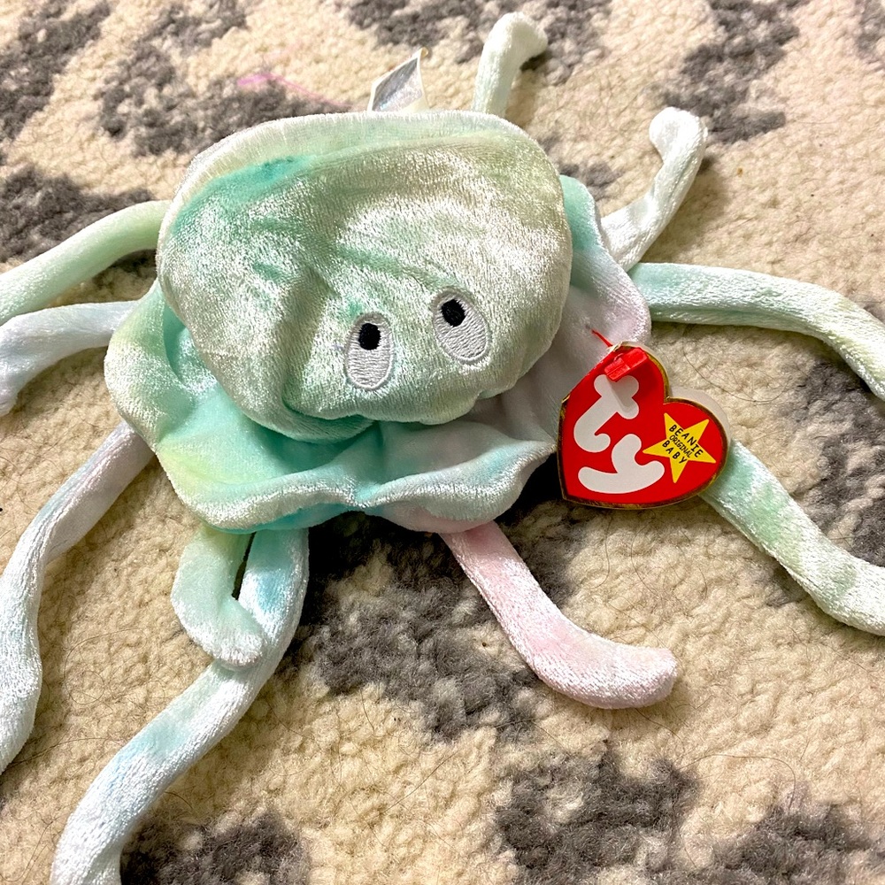 NWT retired 1998 Goochy the jellyfish Beanie baby with tag error!